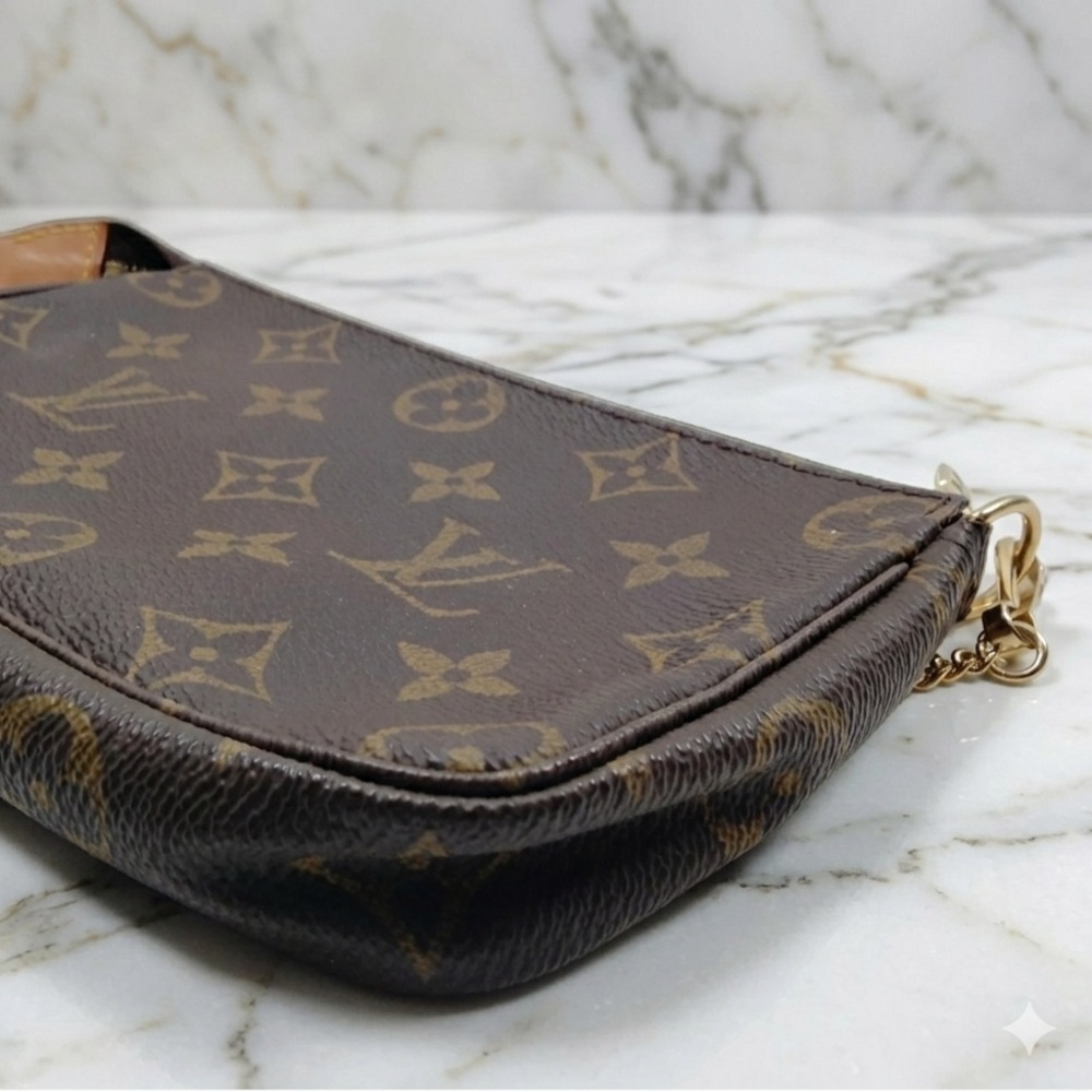 Louis Vuitton Mini Pochette Accessoires
Monogram Canvas Vintage 2002 ✨ - Picture 7 of 11